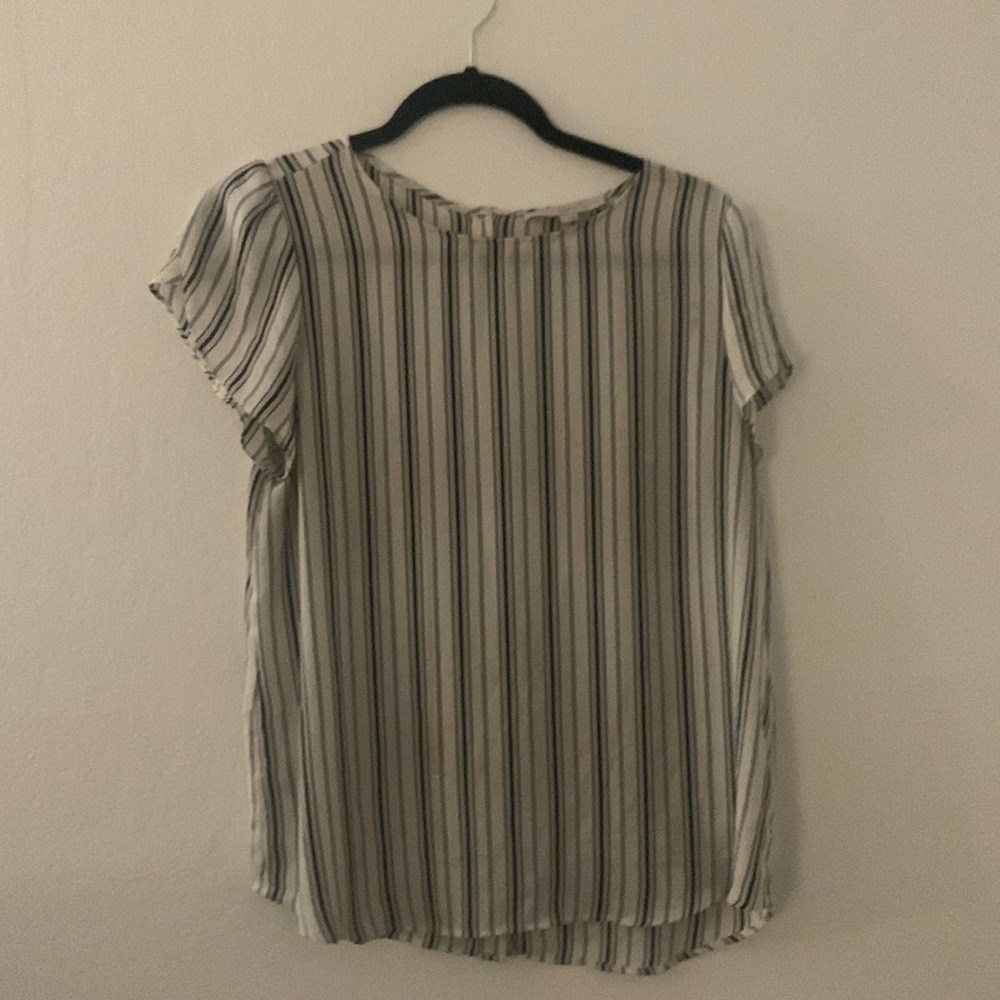 Loft top - medium with flowy sleeves